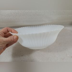 MacBeth Evans Monax Petalware White Round Serving Bowl 9"